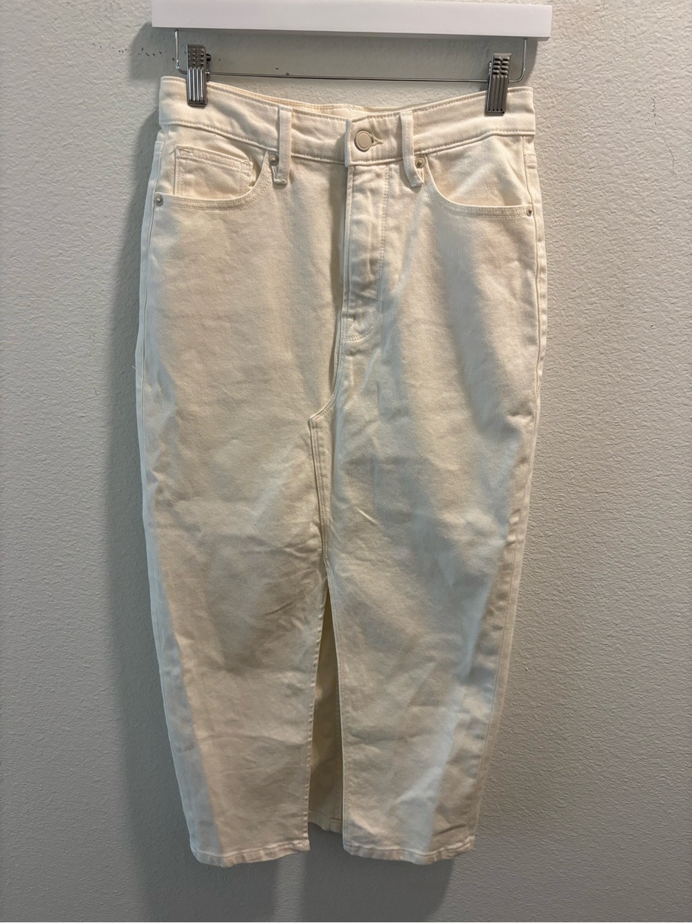 Good American Demin Midi Skirt in White, size 2/26 - Picture 3 of 8